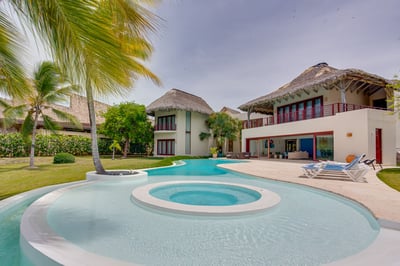 Luxury Villa Photo #13