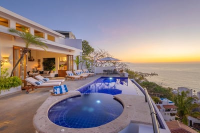 Luxury Villa Photo #6