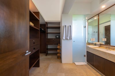 Luxury Villa Photo #29