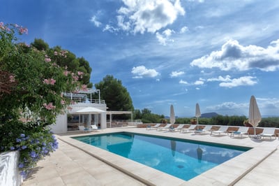 Luxury Villa Photo #5