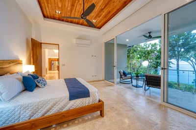 Luxury Villa Photo #14