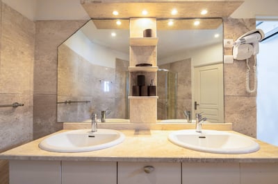 Luxury Villa Photo #18
