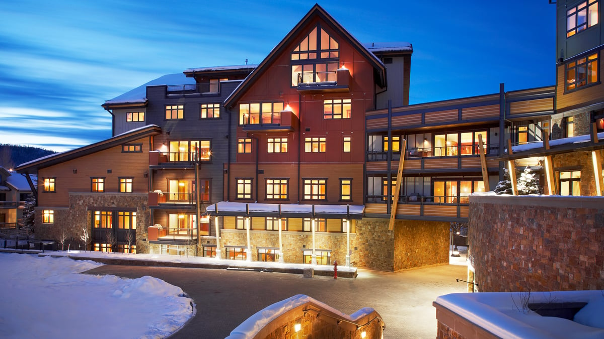 Slopeside Luxury at One Steamboat Place - Image 25