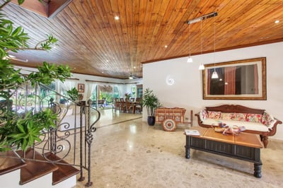 Luxury Villa Photo #19