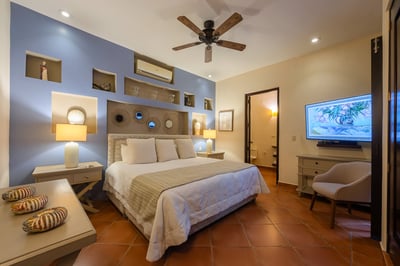 Luxury Villa Photo #36