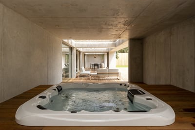 Luxury Villa Photo #6
