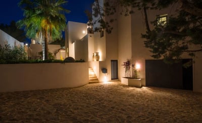 Luxury Villa Photo #16