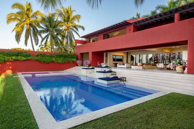 Luxury Villa Photo #4