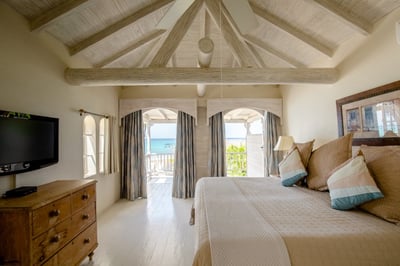 Luxury Villa Photo #25