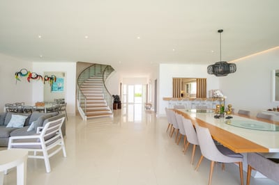 Luxury Villa Photo #12