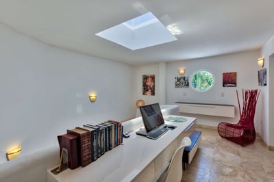 Luxury Villa Photo #17
