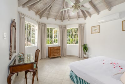 Luxury Villa Photo #23