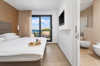 Luxury Villa Photo #33