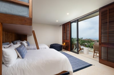 Luxury Villa Photo #37