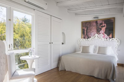 Luxury Villa Photo #30
