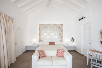 Luxury Villa Photo #16