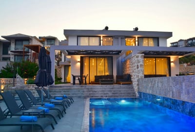 Luxury Villa Photo #3