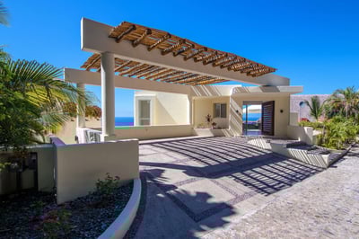 Luxury Villa Photo #13
