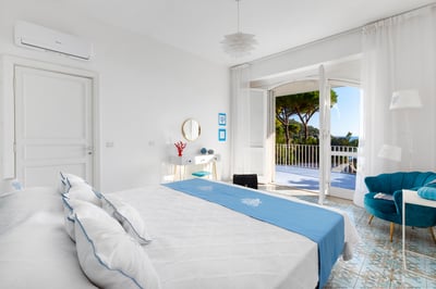 Luxury Villa Photo #24