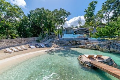 Luxury Villa Photo #4