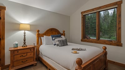 Queen suite 1, upper level