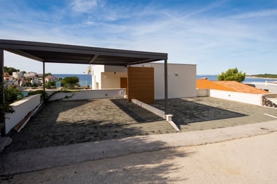 Luxury Villa Photo #9