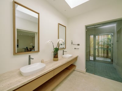 Large luxury villa with full staff and ocean views