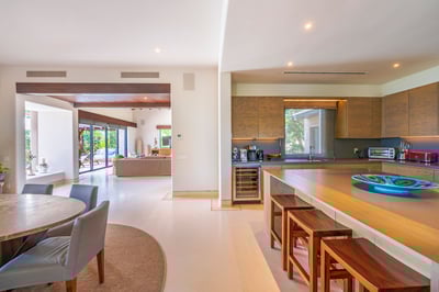 Luxury Villa Photo #26