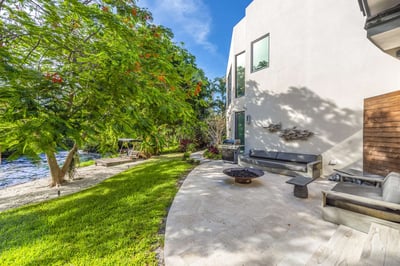 Luxury Villa Photo #2
