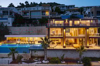 Luxury Villa Photo #3