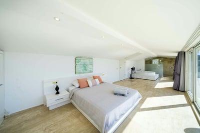 Luxury Villa Photo #15