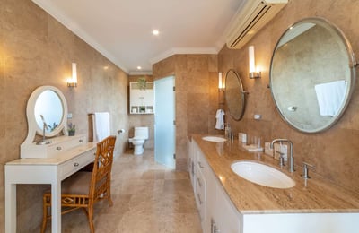 Luxury Villa Photo #12