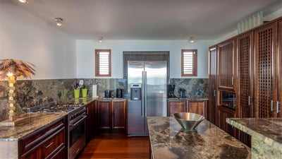 Kitchen & Dining Area
