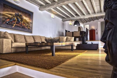 Luxury Villa Photo #11