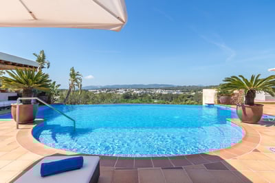 Luxury Villa Photo #4