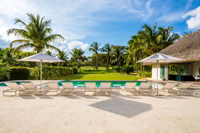 Luxury Villa Photo #2