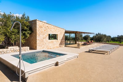 Luxury Villa Photo #4