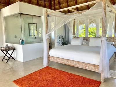 Luxury Villa Photo #25
