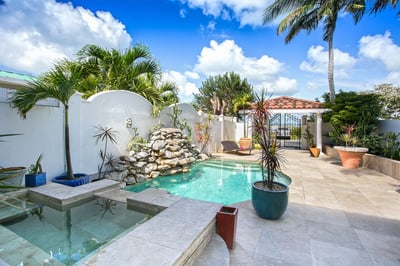 Luxury Villa Photo #4