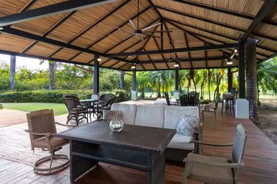 This place is perfect for friends & family!