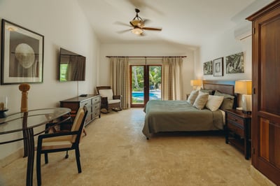 Luxury Villa Photo #26