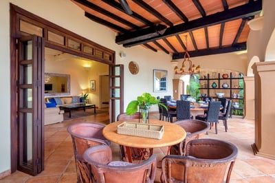 Luxury Villa Photo #25