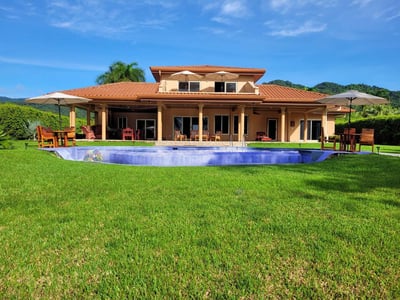 Luxury Villa Photo #3