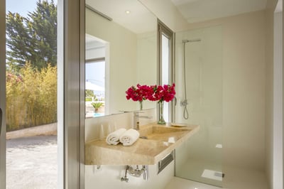 Luxury Villa Photo #15