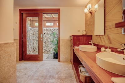 Luxury Villa Photo #23