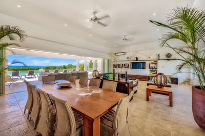 Luxury Villa Photo #11