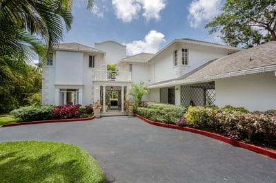 Luxury Villa Photo #30