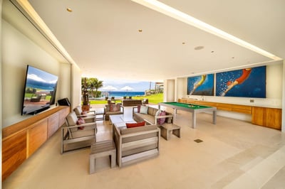 Luxury Villa Photo #34