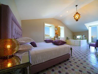 Luxury Villa Photo #11