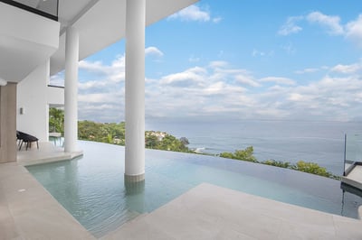 Luxury Villa Photo #4